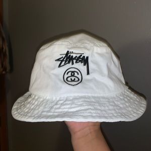Stussy Bucket Hat! 🤍